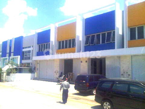 Disewakan Gudang Siap Pakai di Pergudangan Bizpark Jalan Raya Bekasi Sebelah United Tractor Jakarta Timur