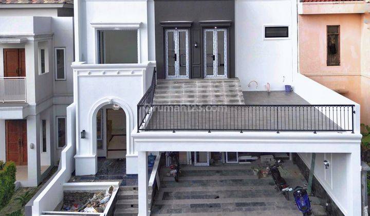 Rumah Baru Klasik Mewah Dengan Pool Dalam Townhouse | Rumah123