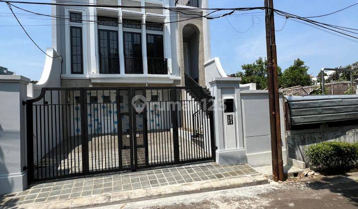 Rumah 3 Lantai Baru SHM di Ampera , Jakarta Selatan 2