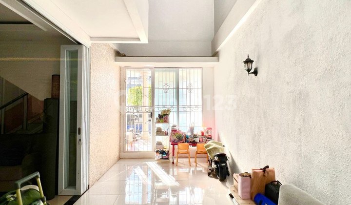 Rumah Dengan Kolam Renang Di Antapani Bandung 2