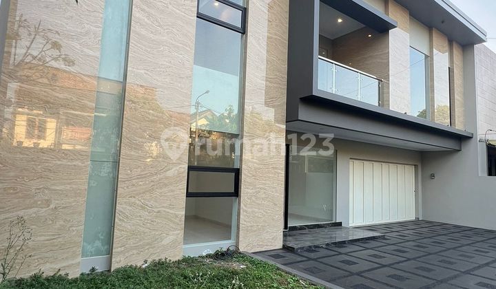 Luxurious Batununggal House Near Aloysius School Bandung