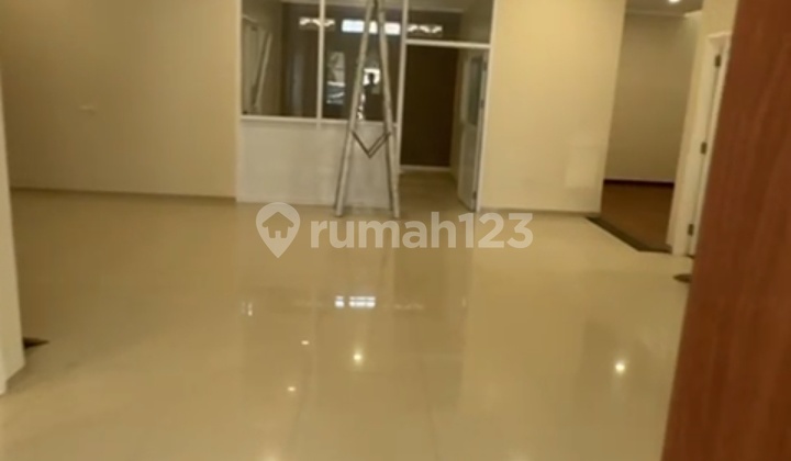 Rumah Full Renov Singgasana Pradana Dekat Mekarwangi Bandung 