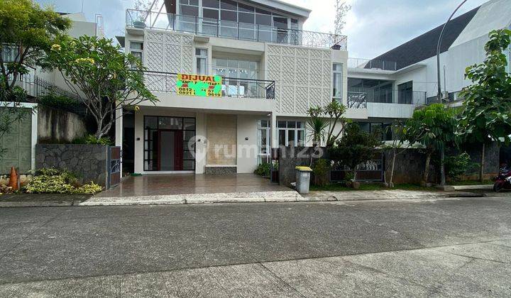 Rumah 3 Lantai Semi Furnished SHM di Cluster Santorini, Bogor 1