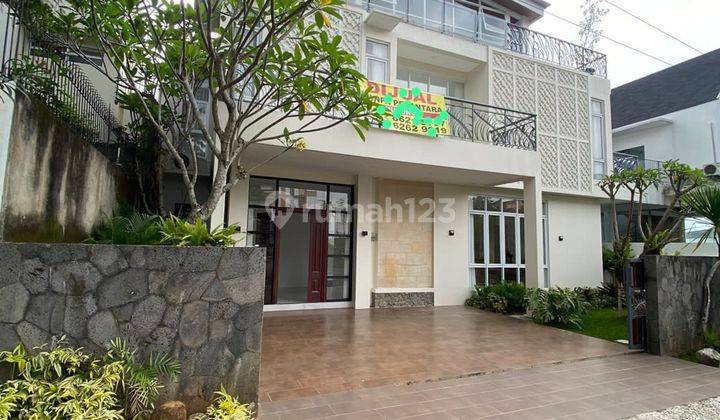 Rumah 3 Lantai Semi Furnished SHM di Cluster Santorini, Bogor 2