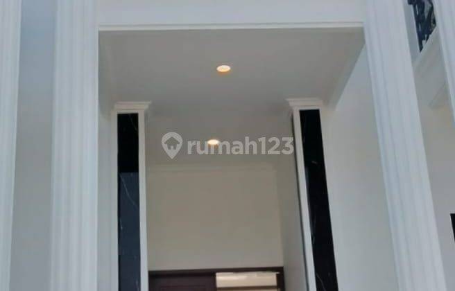 Rumah 3 Lantai Semi Furnished SHM di Cluster Mediterania, Bogor 2