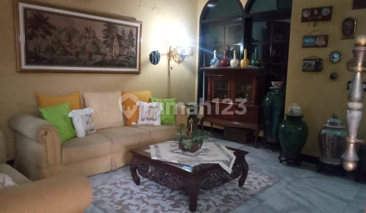 Rumah Dharmahusada Indah Strategis Siap Huni Marmer 2