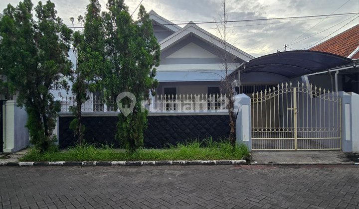 Rumah Nirwana Eksekutif Siap Huni, Garasi 2, Strategis 1