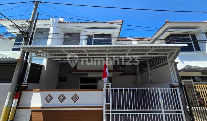 Lebak Indah Minimalist House Ready to Occupy Row for 3 Cars 1