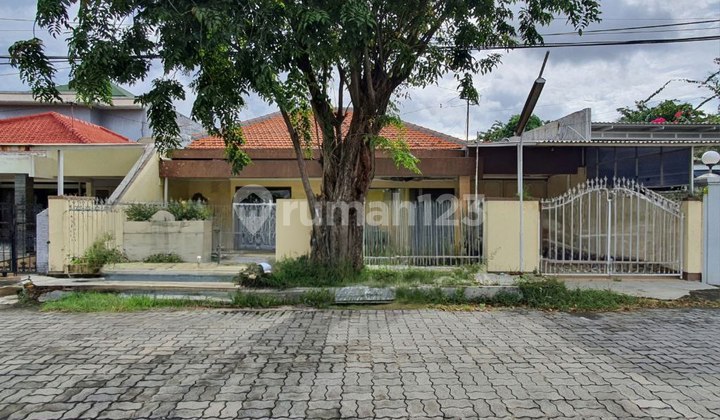 Rumah Dharmahusada STRATEGIS ROW 3 MOBIL 1
