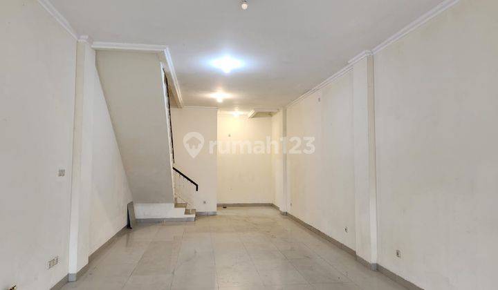 Sewa di Green Lake City Ruko Unfurnished 8