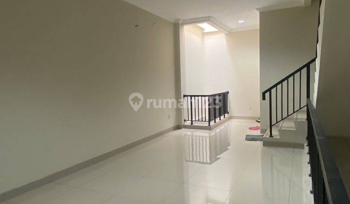 SEWA RUMAH PALING MURAHH  di Green Lake City 286 m² 2