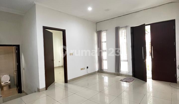 Disewaakan Rumah Murahh Dua Lantaii di Green Lake City 2