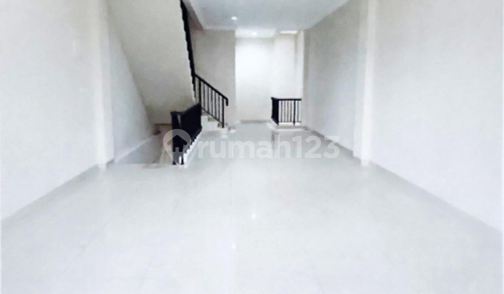For Immediate Rent: 4-Story Shop House Location West Jakarta 2