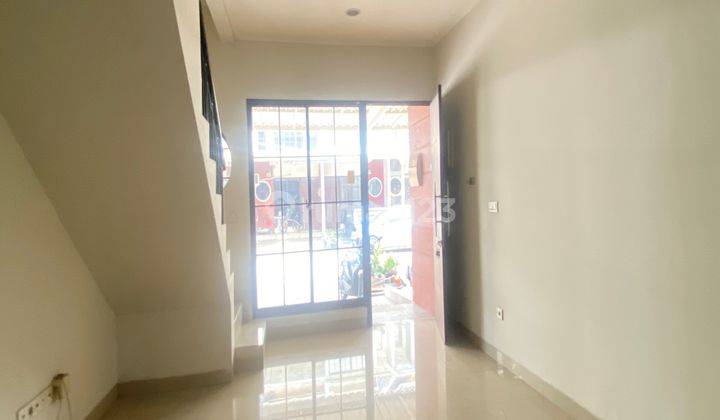  Rumah Kontrakan Unfurnished Bagus di Green Lake City 2