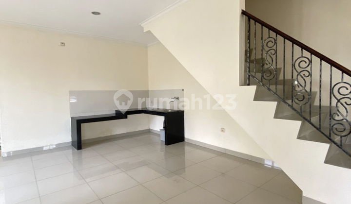 For Rent, Corner House, Ready to Occupy, Very Good Condition