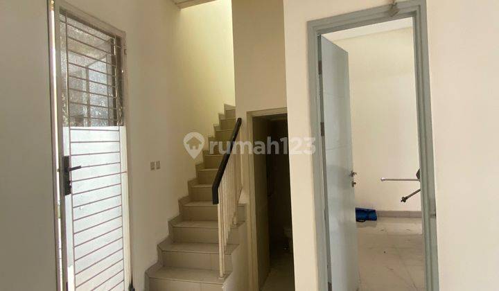  Rumah Kontrakan Unfurnished di Green Lake City 1