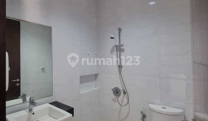 Disewakan Rumah Termurah Dua Lantaii Bagus 2