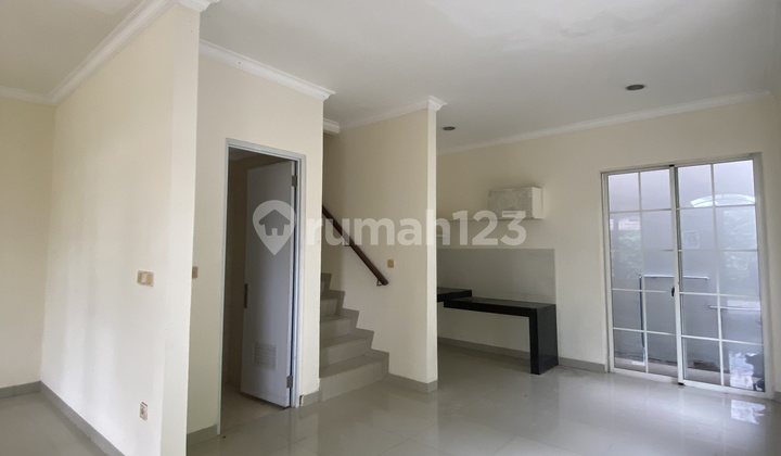 Disewakan Rumah Murahh Siap Huni Hoek Bagus