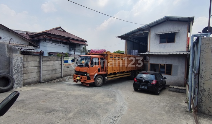 Warehouse on Karanggan Street, access to Cibinong Toll, Citeureup, and Karanggan. Warehouse on Karanggan Street, access to Cibinong Toll, Citeureup, and Karanggan.