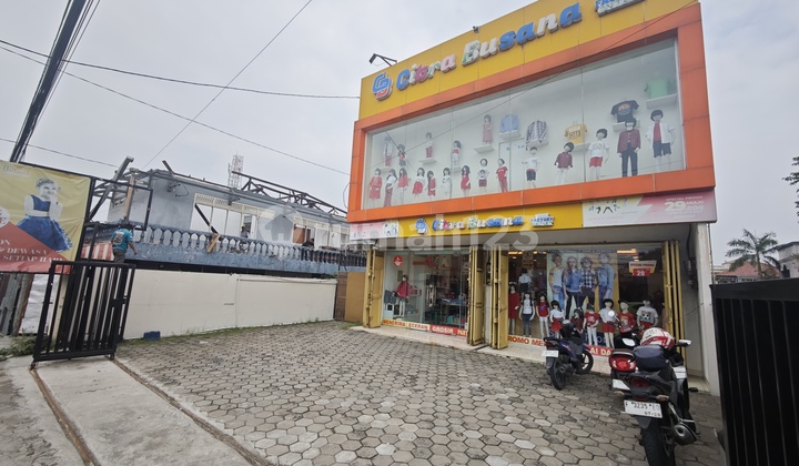 2-story shop house on Jl Raya Dramaga, near Hari Hari and Yogya Mall. 2-story shop house on Jl Raya Dramaga, near Hari Hari and Yogya Mall.