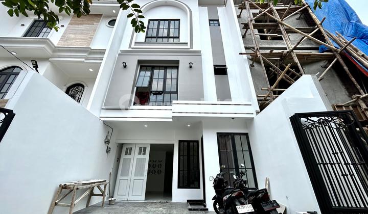 Rumah Baru Ada Rooftop City View Termurah di Tebet