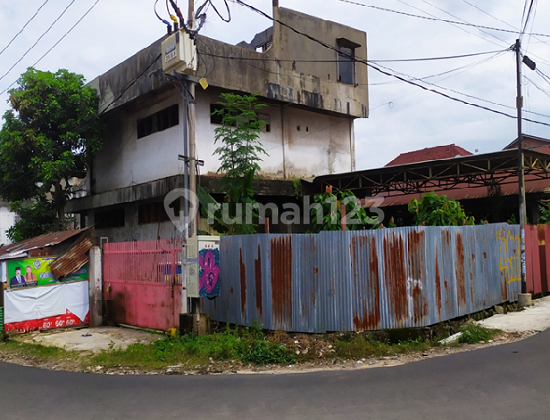 GUDANG TENGAH KOTA JLN. RATU DIPUNCAK , TANJUNG  KARANG PUSAT - BANDAR LAMPUNG 