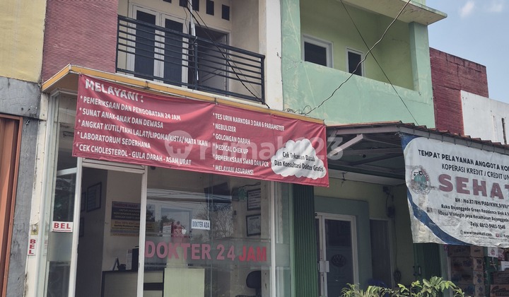 2-Story Shophouse Quick Sale, Immediate Cashback, Highly Strategic Location in a Housing Complex. 5 Minutes to Bojong Gede KRL Station. Bojong Gede, Bogor. 2