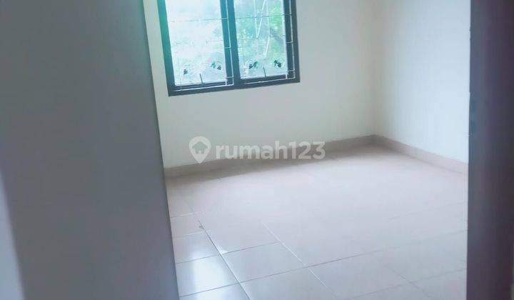 Rumah Hoek  2 lantai dengan Kamar Tidur 6 dan Balkon yg Luas..Cibubur Country Cibubur 2