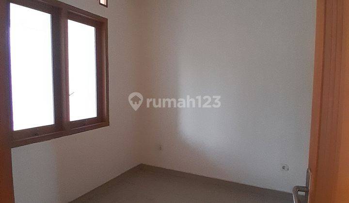 Di Jual Rumah Town House minimalis dengan 5 Kamar besar-besar...Lokasi Strategis 15 mnt to GTO Setu, Bambu Apus Jakarta Timur 2