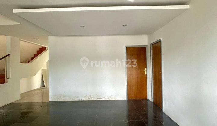 Rumah 2 Lantai di Jl.Kemang Utara SHM Timur 2