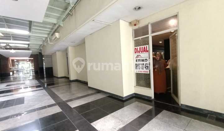 Shop House in Mega Kuningan, Rare Find, Strategic Location, Easy Access to the Site.. Shop House in Mega Kuningan, Rare Find, Strategic Location, Easy Access to the Site..