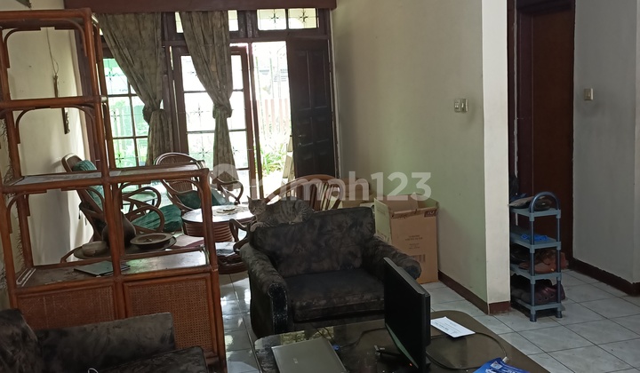 Rumah Terawat Depan Taman Investasikan Bonus Akhir Tahun Anda, Harga Dibawah NJOP Pondok Indah, Jakarta Selatan