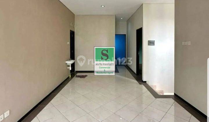 Kawasan Tanah Kusir, dalam komplek, tenang dan nyaman dan hanya 10 menit ke pintu toll, hanya 5 menit halte busway 2