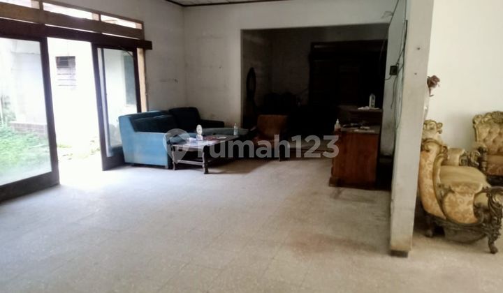 Strategic, in front of State High School 47 and State Junior High School 161 2