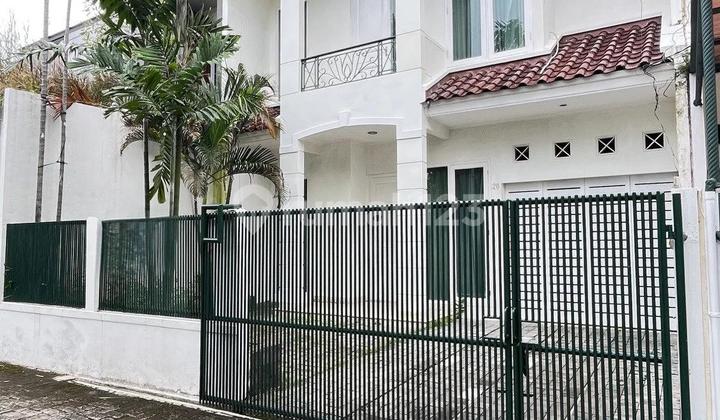 Hanya 10 menit ke Gandaria city dan Pondok Indah Mall