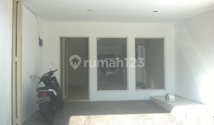 Strategic on Main Road, Suitable for Business/Residential 2