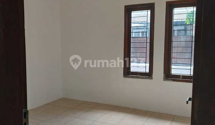 Bojong Sari area within the complex, the road in front can fit two cars. 2