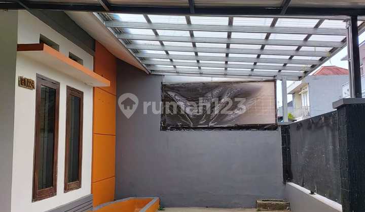 Kawasan Bojong Sari dalam komplek, jalan depan bisa dua mobil Kawasan Bojong Sari dalam komplek, jalan depan bisa dua mobil