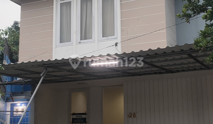 Di dalam komplek, jalan depan besar, dekat pusat kota Di dalam komplek, jalan depan besar, dekat pusat kota