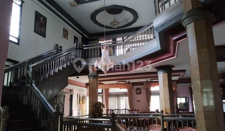 A sturdy, nice house on Moch Toha, Bandung, close to the Toll Gate. 2