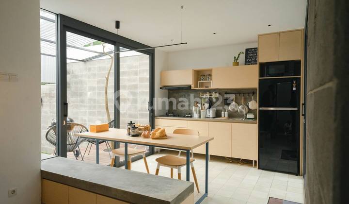 Minimalist fully furnished house suitable for Airbnb in Gegerkalong, Setiabudi, Bandung.