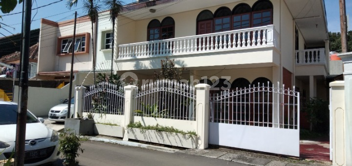 Rumah kokoh di sayap cipaganti bandung dekat RS Hasan sadikin 