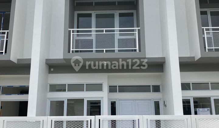 New Minimalist House in Cisaranten Kulon, Arcamanik, Bandung 2