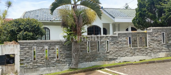 For sale: well-maintained sturdy house at an attractive price in Villa Bandung Indah Cileunyi, Bandung. 2