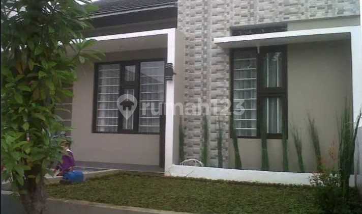 For sale ready-to-occupy house in Istana Regency Sudirman Bandung 2