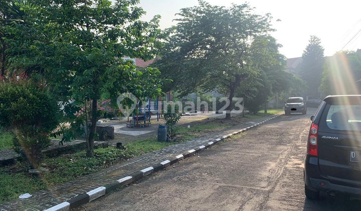 Ready-to-occupy house in Setra Dago Antapani complex, Bandung.