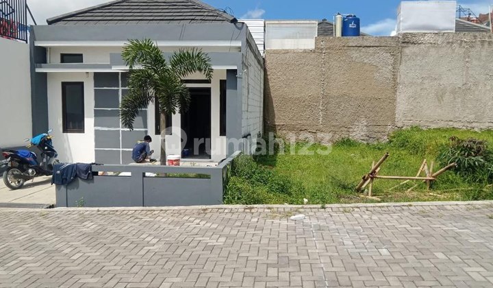 Cihanjuang land, West Bandung, 185 meters near Adventist University. Cihanjuang land, West Bandung, 185 meters near Adventist University.