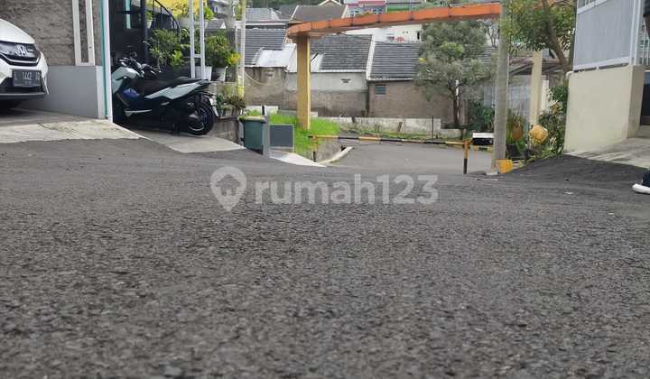 Minimalist house in Sunrise Hill, Sindajaya, Arcamanik, Upper Bandung. 2