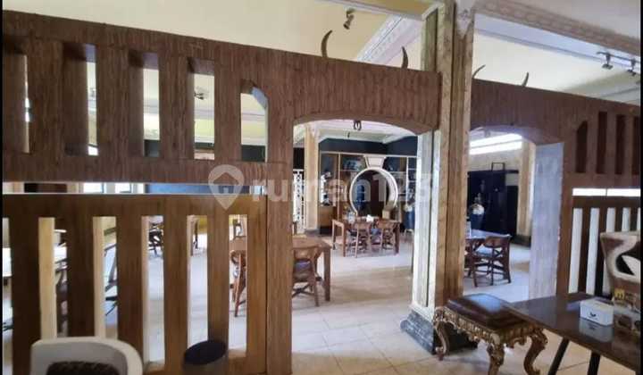 Shop House Building on Jalan Buah Batu Raya Shop House Building on Jalan Buah Batu Raya