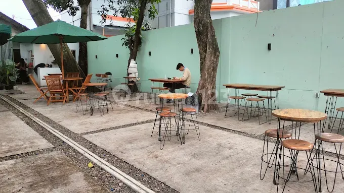 Disewakan halaman untuk ruang usaha di Jalan Riau Bandung Disewakan halaman untuk ruang usaha di Jalan Riau Bandung